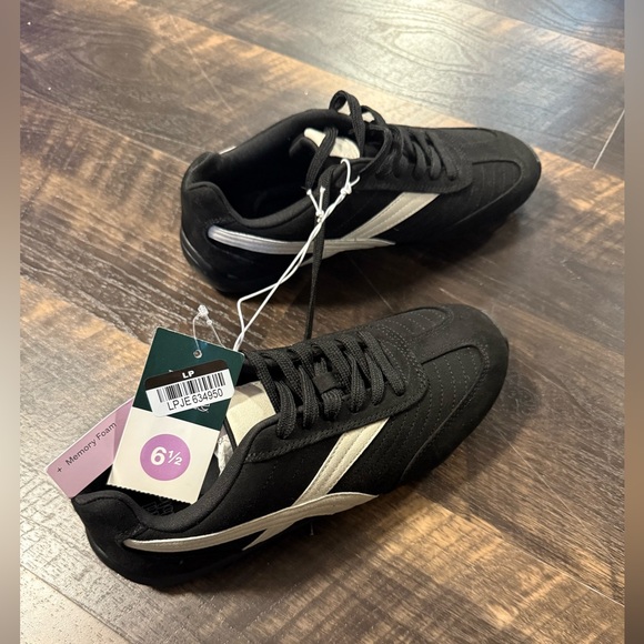 wild fable Shoes - NWT Black and White Memory Foam Athletic Shoes